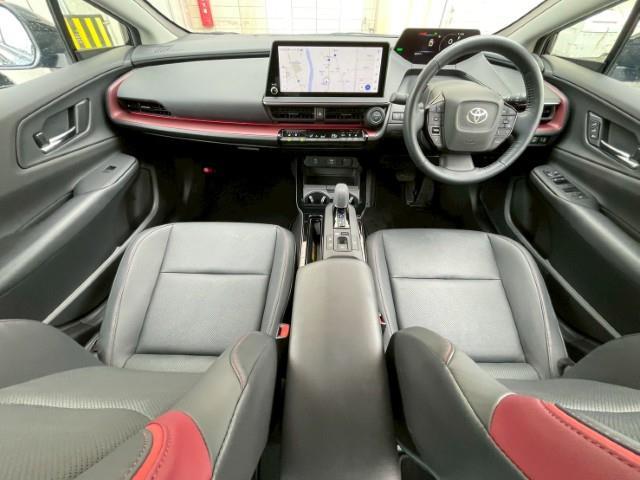 プリウス Z 全方位カメラ 黒革シート スマートキー 前席シートヒーター 前席シートエアコン プリクラッシュセーフティ ステアリングヒーター 2.0ETC オートハイビーム パワーバックドア パノラマルーフ(2枚目)