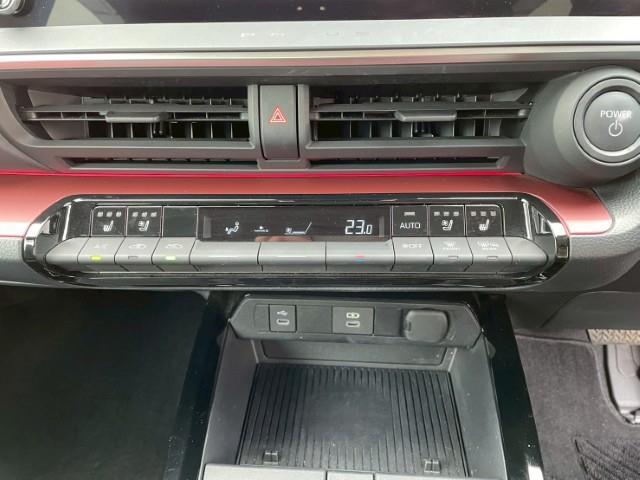 プリウス Z 全方位カメラ 黒革シート スマートキー 前席シートヒーター 前席シートエアコン プリクラッシュセーフティ ステアリングヒーター 2.0ETC オートハイビーム パワーバックドア パノラマルーフ(7枚目)