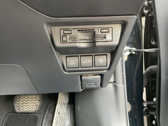 プリウス Z 全方位カメラ 黒革シート スマートキー 前席シートヒーター 前席シートエアコン プリクラッシュセーフティ ステアリングヒーター 2.0ETC オートハイビーム パワーバックドア パノラマルーフ(8枚目)