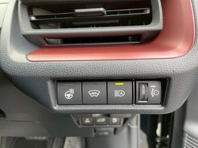 プリウス Z 全方位カメラ 黒革シート スマートキー 前席シートヒーター 前席シートエアコン プリクラッシュセーフティ ステアリングヒーター 2.0ETC オートハイビーム パワーバックドア パノラマルーフ(9枚目)