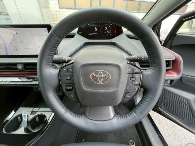 プリウス Z 全方位カメラ 黒革シート スマートキー 前席シートヒーター 前席シートエアコン プリクラッシュセーフティ ステアリングヒーター 2.0ETC オートハイビーム パワーバックドア パノラマルーフ(12枚目)