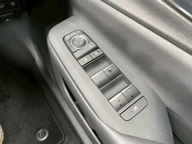 プリウス Z 全方位カメラ 黒革シート スマートキー 前席シートヒーター 前席シートエアコン プリクラッシュセーフティ ステアリングヒーター 2.0ETC オートハイビーム パワーバックドア パノラマルーフ(16枚目)