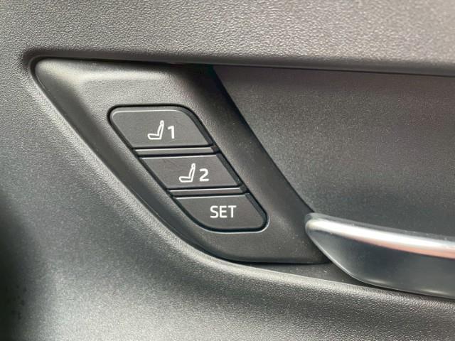 プリウス Z 全方位カメラ 黒革シート スマートキー 前席シートヒーター 前席シートエアコン プリクラッシュセーフティ ステアリングヒーター 2.0ETC オートハイビーム パワーバックドア パノラマルーフ(17枚目)