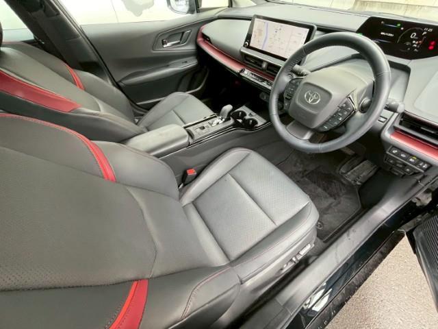 プリウス Z 全方位カメラ 黒革シート スマートキー 前席シートヒーター 前席シートエアコン プリクラッシュセーフティ ステアリングヒーター 2.0ETC オートハイビーム パワーバックドア パノラマルーフ(21枚目)