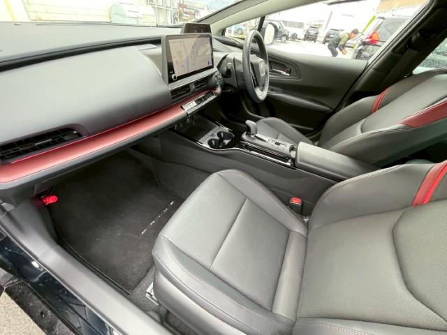 プリウス Z 全方位カメラ 黒革シート スマートキー 前席シートヒーター 前席シートエアコン プリクラッシュセーフティ ステアリングヒーター 2.0ETC オートハイビーム パワーバックドア パノラマルーフ(24枚目)