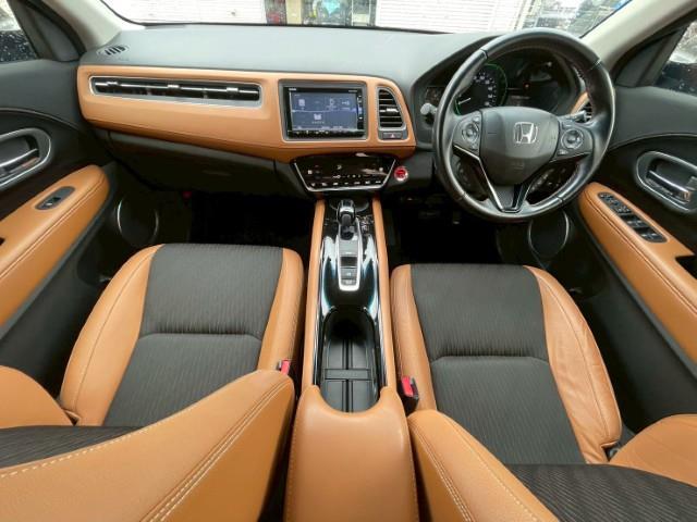 ヴェゼル ハイブリッドＺ・ホンダセンシング　４ＷＤ　ホンダセンシング　純正ギャザズＳＤナビ　バックカメラ　レーダークルコン　ハーフレザーシート　前席シートヒーター　ＥＴＣ　ＵＳＢ入力端子　トラクションコントロール　レーンキープアシスト（2枚目）