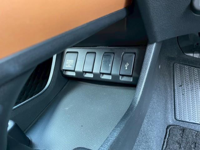 ヴェゼル ハイブリッドＺ・ホンダセンシング　４ＷＤ　ホンダセンシング　純正ギャザズＳＤナビ　バックカメラ　レーダークルコン　ハーフレザーシート　前席シートヒーター　ＥＴＣ　ＵＳＢ入力端子　トラクションコントロール　レーンキープアシスト（19枚目）