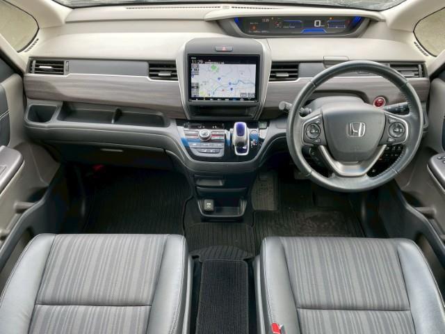 フリードハイブリッド ハイブリッド・Ｇホンダセンシング　４ＷＤ　ホンダセンシング　純正ギャザスＳＤナビ　ＵＳＢ入力端子　バックカメラ　ハーフレザーシート　前席シートヒーター　レーダークルコン　レーンキープアシスト　両側パワースライドドア　ＥＴＣ（2枚目）