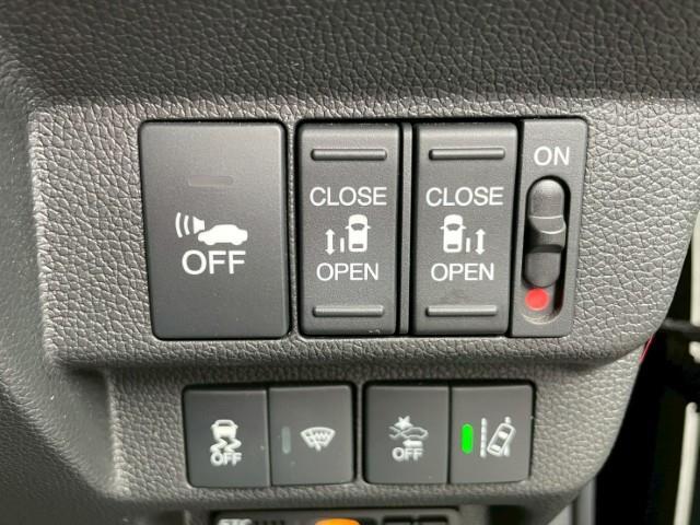 フリードハイブリッド ハイブリッド・Ｇホンダセンシング　４ＷＤ　ホンダセンシング　純正ギャザスＳＤナビ　ＵＳＢ入力端子　バックカメラ　ハーフレザーシート　前席シートヒーター　レーダークルコン　レーンキープアシスト　両側パワースライドドア　ＥＴＣ（9枚目）