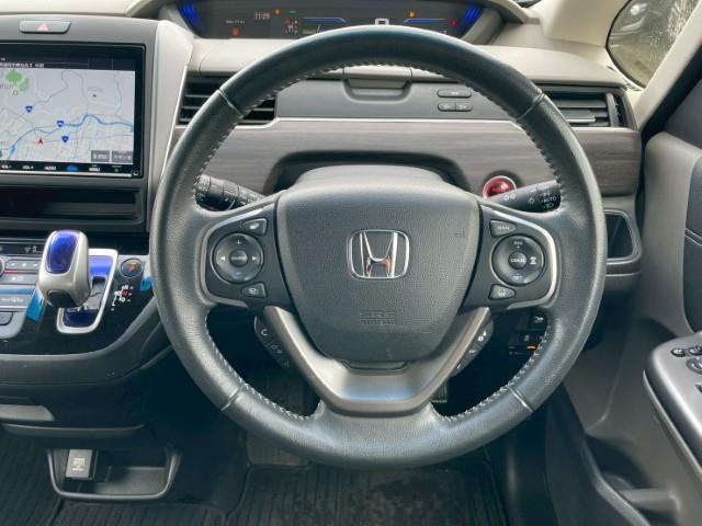 フリードハイブリッド ハイブリッド・Ｇホンダセンシング　４ＷＤ　ホンダセンシング　純正ギャザスＳＤナビ　ＵＳＢ入力端子　バックカメラ　ハーフレザーシート　前席シートヒーター　レーダークルコン　レーンキープアシスト　両側パワースライドドア　ＥＴＣ（11枚目）