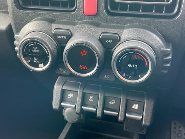 ジムニー ＸＣ　４ＷＤ　ターボ　社外ＣＤオーディオ　クルーズコントロール　レーダーブレーキサポート　レーンキープアシスト　ＬＥＤヘッドライト・フォグランプ　前席シートヒーター　横滑り防止　ダウンヒルアシスト（4枚目）