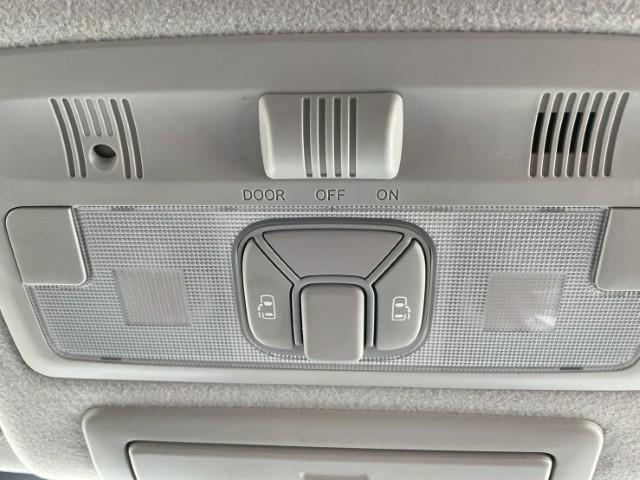 エスティマハイブリッド アエラス プレミアムエディション 純正HDDナビ ステアリングリモコン 電格ミラー フォグライト 純正フリップダウン オートライト 運転席パワーシート 社外フロアマット ETC(12枚目)