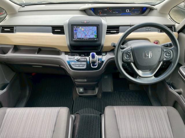 フリードハイブリッド ハイブリッド・Gホンダセンシング スペアキー バックカメラ スマートキー ホンダセンシング レーダークルーズ LEDヘッドライト 両側パワースライドドア ETC 前方ドラレコ フリップダウンモニター 横滑り防止(2枚目)