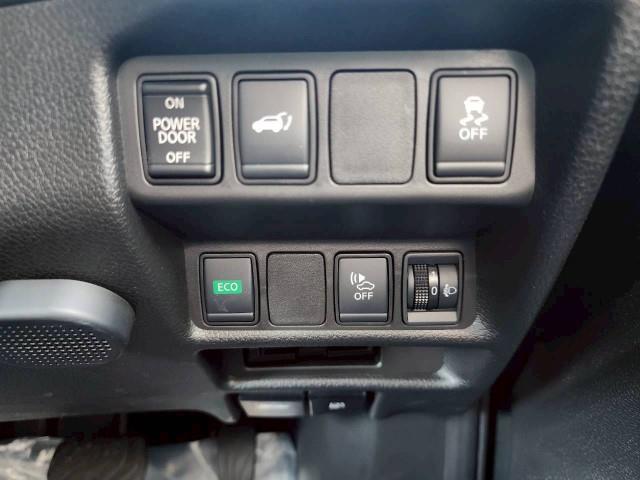 エクストレイル ２０Ｘｉ　ハイブリッド　レザーエディション　純正９インチＳＤナビ　フルセグＴＶ　アラウンドビューモニター　ステアリングリモコン　デジタルインナーミラー　フォグランプ　電動格納ミラー　ＡＶＨ　後側方車両検知警報　ハンズフリーパウェアーバックドア（7枚目）