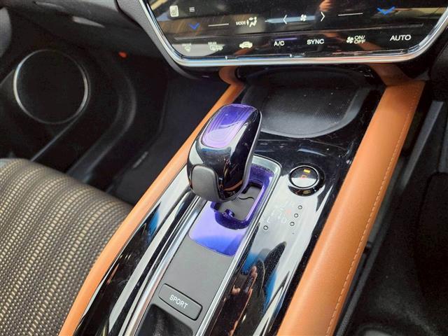 ヴェゼル ハイブリッドZ・ホンダセンシング 純正ナビBT/CD/フルセグTV/HDMIバックカメラ純正エンジンスタータークルーズコントロールLEDヘッドライトフロントフォグレーンキープアシストホンダセンシング前席シートヒーター(8枚目)