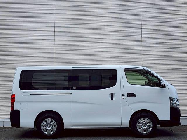 NV350キャラバンバン DX アラウンドビューモニター 社外オーディオ フルセグ/CD/BT 純正フロアマット 衝突被害軽減ブレーキ ETC 切替4WD レザー調シートカバー スペアキー(6枚目)