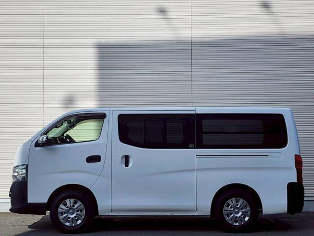 NV350キャラバンバン DX アラウンドビューモニター 社外オーディオ フルセグ/CD/BT 純正フロアマット 衝突被害軽減ブレーキ ETC 切替4WD レザー調シートカバー スペアキー(7枚目)