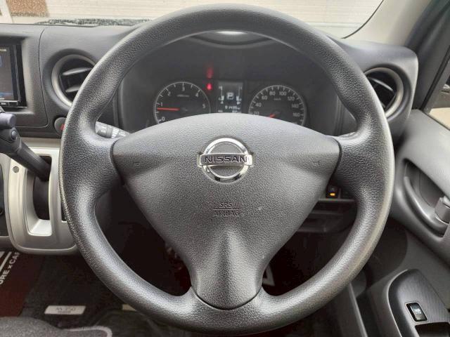 NV350キャラバンバン DX アラウンドビューモニター 社外オーディオ フルセグ/CD/BT 純正フロアマット 衝突被害軽減ブレーキ ETC 切替4WD レザー調シートカバー スペアキー(11枚目)