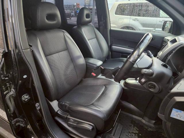 店舗内にはキッズスペースも御座います。ＰＣ／ブロック／絵本／塗り絵などを揃えておりますので、お楽しみ頂けます。また弊社スタッフがお世話させて頂きます。お子様連れのお客様もゆっくり安心してご商談出来ます