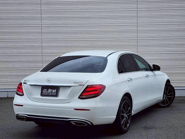 Ｅクラス Ｅ２００　４マチック　アバンギャルド　Ｂｕｒｍｅｓｔｅｒ製スピーカー　本革シート　ドラレコ　前席パワーシート　全席シートヒーター　全方位カメラ　純正ナビ　フルセグ／ＢＴ／ラジオ　レーダークルコン　パドルシフト　保証書　取扱説明書　スペアキ（3枚目）