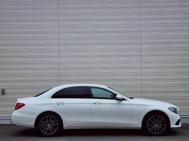 Ｅクラス Ｅ２００　４マチック　アバンギャルド　Ｂｕｒｍｅｓｔｅｒ製スピーカー　本革シート　ドラレコ　前席パワーシート　全席シートヒーター　全方位カメラ　純正ナビ　フルセグ／ＢＴ／ラジオ　レーダークルコン　パドルシフト　保証書　取扱説明書　スペアキ（6枚目）