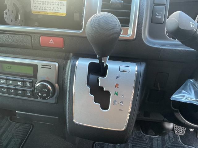 ハイエースワゴン ＧＬ　前後ソナー　デジタルインナーミラー　ＬＥＤヘッドライト　フォグ　片側パワスラ　純正フロアマット　オートハイビーム　トヨタセーフティセンス　スペアキー　保証書　取扱説明書（12枚目）