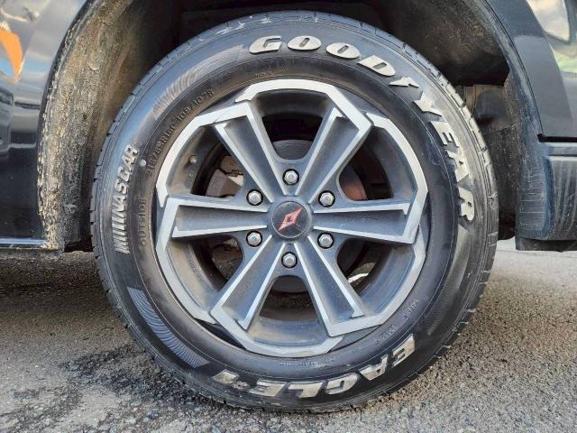 ハイエースワゴン ＧＬ　社外ナビ　ＣＤ／ＤＶＤ／ＢＴ／フルセグ　Ｂカメラ　オートライト　パワースライドドア　純正フロアマット　リアモニター　１００Ｖ電源　取扱説明書　スペアキー（15枚目）