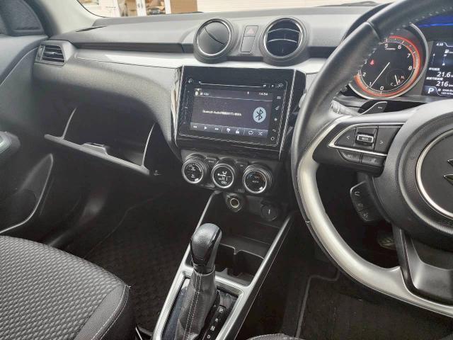 スイフト ハイブリッドＲＳ　全方位モニター　純正メモリナビ　ＣＤ／ＤＶＤ／ＢＴ／フルセグ　純正フロアマット　シートヒーター　ＵＳＢ接続　保証書　取扱説明書　スペアキー（3枚目）