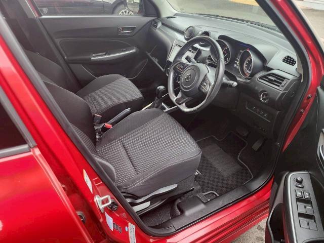 スイフト ハイブリッドＲＳ　全方位モニター　純正メモリナビ　ＣＤ／ＤＶＤ／ＢＴ／フルセグ　純正フロアマット　シートヒーター　ＵＳＢ接続　保証書　取扱説明書　スペアキー（5枚目）