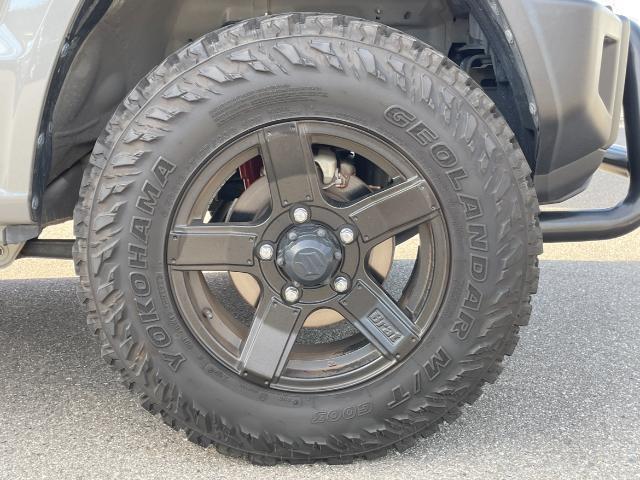 ジムニー ＸＣ　リフトアップ　社外ＡＷ　ブロックタイヤ　ルーフラック　シートカバー　筆記体エンブレム　ブルバー　ドラレコ　社外ナビ　ＣＤ／ＤＶＤ／ＢＴ／フルセグ（23枚目）