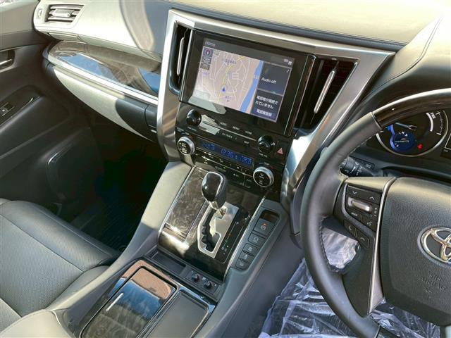 ヴェルファイアハイブリッド ＺＲ　純正１０インチナビ　Ｂｌｕｅｔｏｏｔｈ　バックカメラ　ＥＴＣ２．０　ドラレコ　オートブレーキホールド　シートメモリー　両側パワースライドドア　電動格納ミラー　フォグライト　純正エンジンスターター（3枚目）