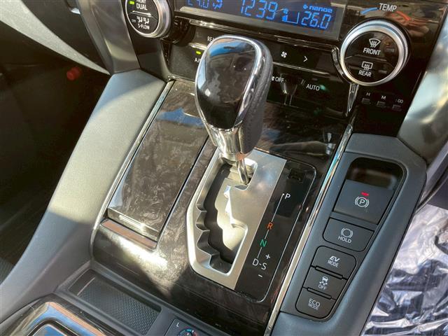 ヴェルファイアハイブリッド ＺＲ　純正１０インチナビ　Ｂｌｕｅｔｏｏｔｈ　バックカメラ　ＥＴＣ２．０　ドラレコ　オートブレーキホールド　シートメモリー　両側パワースライドドア　電動格納ミラー　フォグライト　純正エンジンスターター（8枚目）