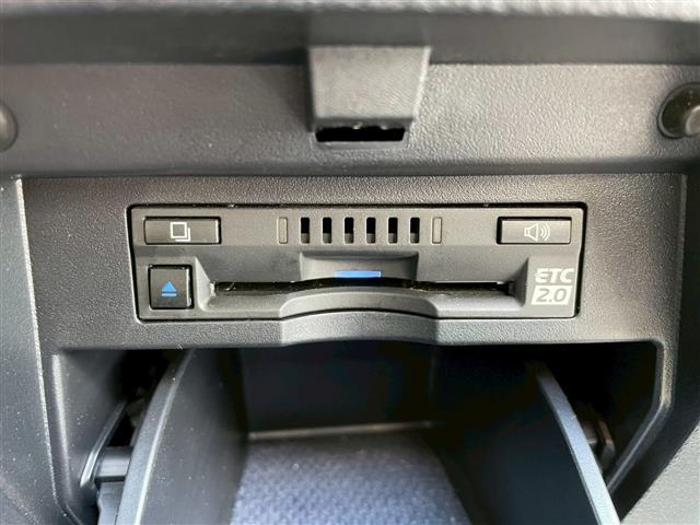 ヴェルファイアハイブリッド ＺＲ　純正１０インチナビ　Ｂｌｕｅｔｏｏｔｈ　バックカメラ　ＥＴＣ２．０　ドラレコ　オートブレーキホールド　シートメモリー　両側パワースライドドア　電動格納ミラー　フォグライト　純正エンジンスターター（9枚目）