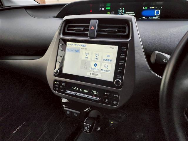 プリウス Ｓツーリングセレクション・ブラックエディション　フルエアロ　エンジンスターター　バックカメラ　ワイパーデアイサー　コーナーセンサー前後　純正ＡＷ　純正オーディオ　オートライト　オートハイビーム　シートヒーター　コーナーセンサー前後（3枚目）