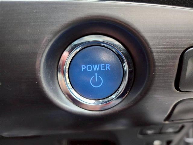 プリウス Ｓツーリングセレクション・ブラックエディション　フルエアロ　エンジンスターター　バックカメラ　ワイパーデアイサー　コーナーセンサー前後　純正ＡＷ　純正オーディオ　オートライト　オートハイビーム　シートヒーター　コーナーセンサー前後（6枚目）