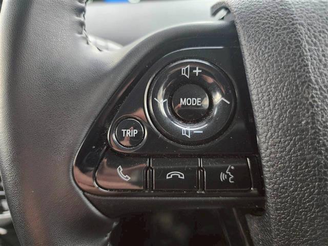 プリウス Ｓツーリングセレクション・ブラックエディション　フルエアロ　エンジンスターター　バックカメラ　ワイパーデアイサー　コーナーセンサー前後　純正ＡＷ　純正オーディオ　オートライト　オートハイビーム　シートヒーター　コーナーセンサー前後（9枚目）