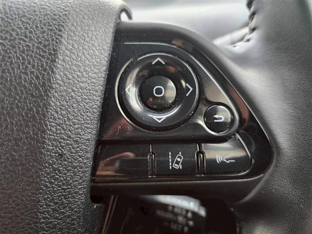 プリウス Ｓツーリングセレクション・ブラックエディション　フルエアロ　エンジンスターター　バックカメラ　ワイパーデアイサー　コーナーセンサー前後　純正ＡＷ　純正オーディオ　オートライト　オートハイビーム　シートヒーター　コーナーセンサー前後（10枚目）