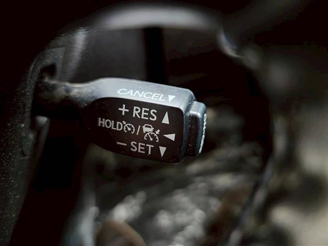 プリウス Ｓツーリングセレクション・ブラックエディション　フルエアロ　エンジンスターター　バックカメラ　ワイパーデアイサー　コーナーセンサー前後　純正ＡＷ　純正オーディオ　オートライト　オートハイビーム　シートヒーター　コーナーセンサー前後（11枚目）