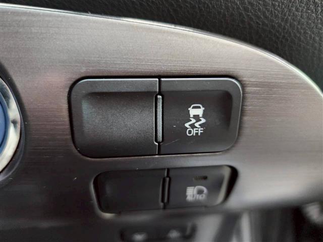 プリウス Ｓツーリングセレクション・ブラックエディション　フルエアロ　エンジンスターター　バックカメラ　ワイパーデアイサー　コーナーセンサー前後　純正ＡＷ　純正オーディオ　オートライト　オートハイビーム　シートヒーター　コーナーセンサー前後（16枚目）