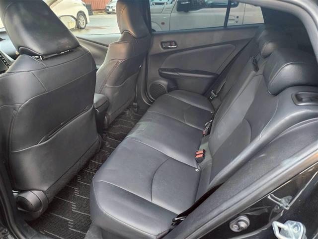 プリウス Ｓツーリングセレクション・ブラックエディション　フルエアロ　エンジンスターター　バックカメラ　ワイパーデアイサー　コーナーセンサー前後　純正ＡＷ　純正オーディオ　オートライト　オートハイビーム　シートヒーター　コーナーセンサー前後（28枚目）