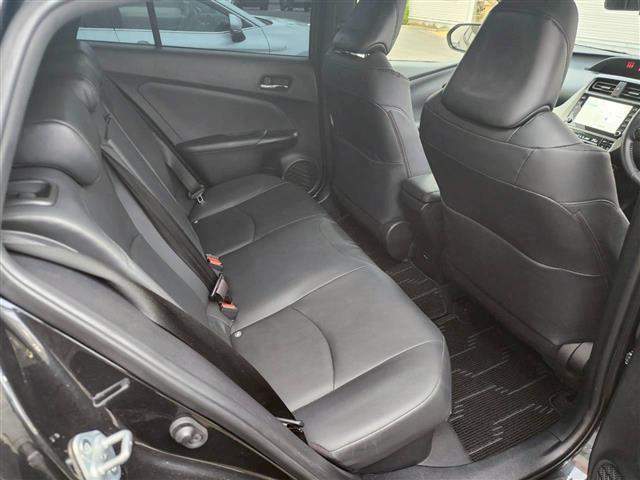 プリウス Ｓツーリングセレクション・ブラックエディション　フルエアロ　エンジンスターター　バックカメラ　ワイパーデアイサー　コーナーセンサー前後　純正ＡＷ　純正オーディオ　オートライト　オートハイビーム　シートヒーター　コーナーセンサー前後（29枚目）