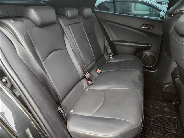 プリウス Ｓツーリングセレクション・ブラックエディション　フルエアロ　エンジンスターター　バックカメラ　ワイパーデアイサー　コーナーセンサー前後　純正ＡＷ　純正オーディオ　オートライト　オートハイビーム　シートヒーター　コーナーセンサー前後（30枚目）