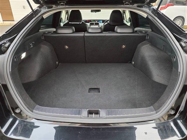 プリウス Ｓツーリングセレクション・ブラックエディション　フルエアロ　エンジンスターター　バックカメラ　ワイパーデアイサー　コーナーセンサー前後　純正ＡＷ　純正オーディオ　オートライト　オートハイビーム　シートヒーター　コーナーセンサー前後（32枚目）