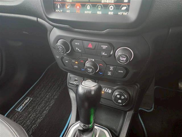 ジープ・レネゲード4xe リミテッド 4xe 純正ナビ バックカメラ ルーフレール ブラインドスポットモニター 前席パワーシート 前席シートヒーター ステアリングヒーター ドラレコ ETC2.0 クルーズコントロール ヒルディセントコントロール(6枚目)