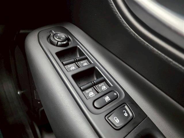 ジープ・レネゲード4xe リミテッド 4xe 純正ナビ バックカメラ ルーフレール ブラインドスポットモニター 前席パワーシート 前席シートヒーター ステアリングヒーター ドラレコ ETC2.0 クルーズコントロール ヒルディセントコントロール(17枚目)