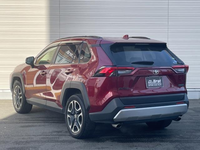 ＲＡＶ４ アドベンチャー　パノラミックビューモニター　ＢＳＭ　ステアリングヒーター　前席快適温熱シート　前席シートベンチレーション　ワイヤレス充電　デジタルインナーミラー　パワーバックドア　前後ドラレコ　純正ナビ　フルセグＴＶ（32枚目）