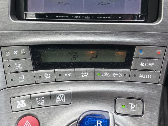 プリウス Ｓ　ハイブリッド　オートライト　ＨＩＤ　スマートキー　電動格納ミラー　ＣＶＴ　盗難防止システム　衝突安全ボディ　アルミホイール　ＡＢＳ　エアコン　パワーステアリング　パワーウィンドウ（7枚目）