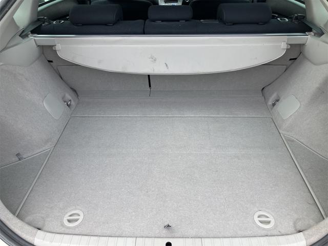 プリウス Ｓ　ハイブリッド　オートライト　ＨＩＤ　スマートキー　電動格納ミラー　ＣＶＴ　盗難防止システム　衝突安全ボディ　アルミホイール　ＡＢＳ　エアコン　パワーステアリング　パワーウィンドウ（19枚目）
