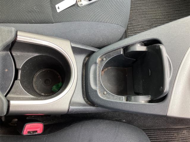 プリウス Ｓ　ハイブリッド　オートライト　ＨＩＤ　スマートキー　電動格納ミラー　ＣＶＴ　盗難防止システム　衝突安全ボディ　アルミホイール　ＡＢＳ　エアコン　パワーステアリング　パワーウィンドウ（31枚目）
