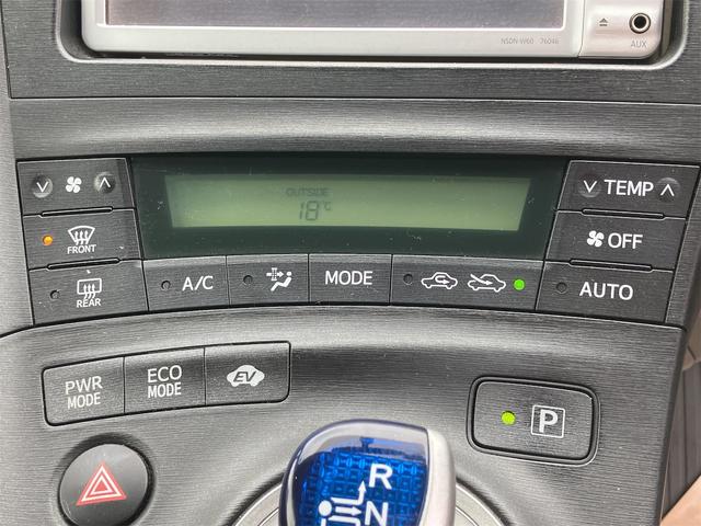プリウス Ｌ　ハイブリッド　ドライブレコーダー　オートライト　スマートキー　電動格納ミラー　ＣＶＴ　盗難防止システム　衝突安全ボディ　アルミホイール　ミュージックプレイヤー接続可　ＡＢＳ　ＥＳＣ　エアコン（7枚目）